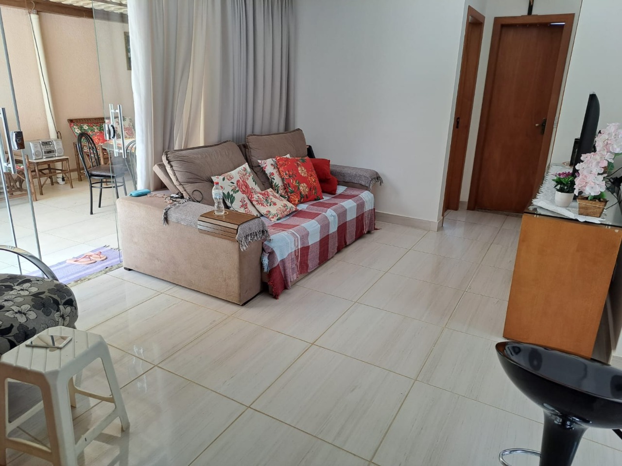 Apartamento à venda com 2 quartos, 64m² - Foto 1