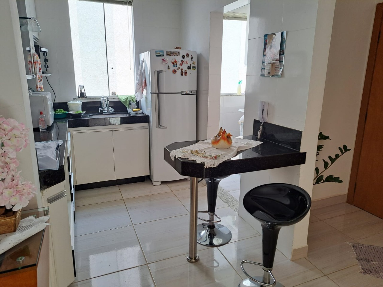 Apartamento à venda com 2 quartos, 64m² - Foto 3