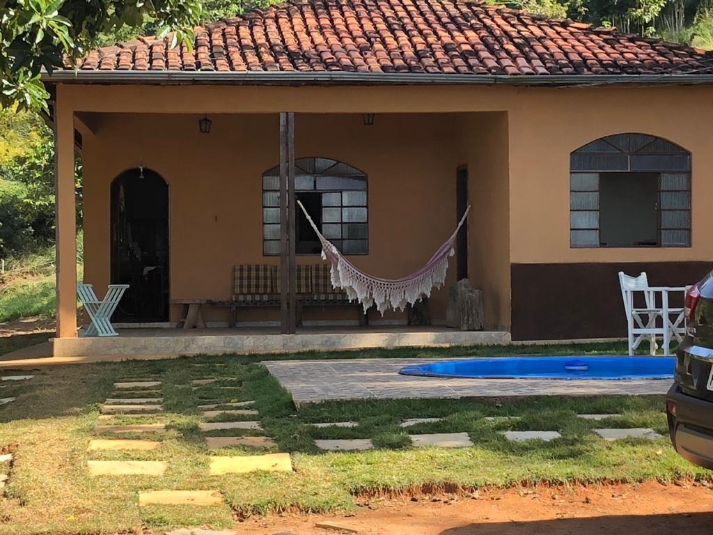 Chácara à venda com 3 quartos, 200m² - Foto 2