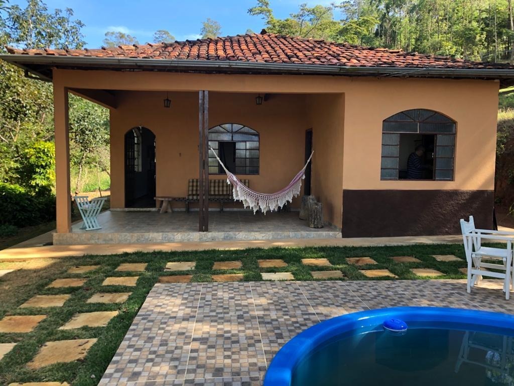 Chácara à venda com 3 quartos, 200m² - Foto 1