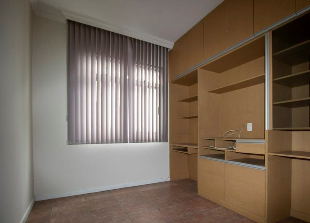 Apartamento à venda com 3 quartos, 95m² - Foto 2