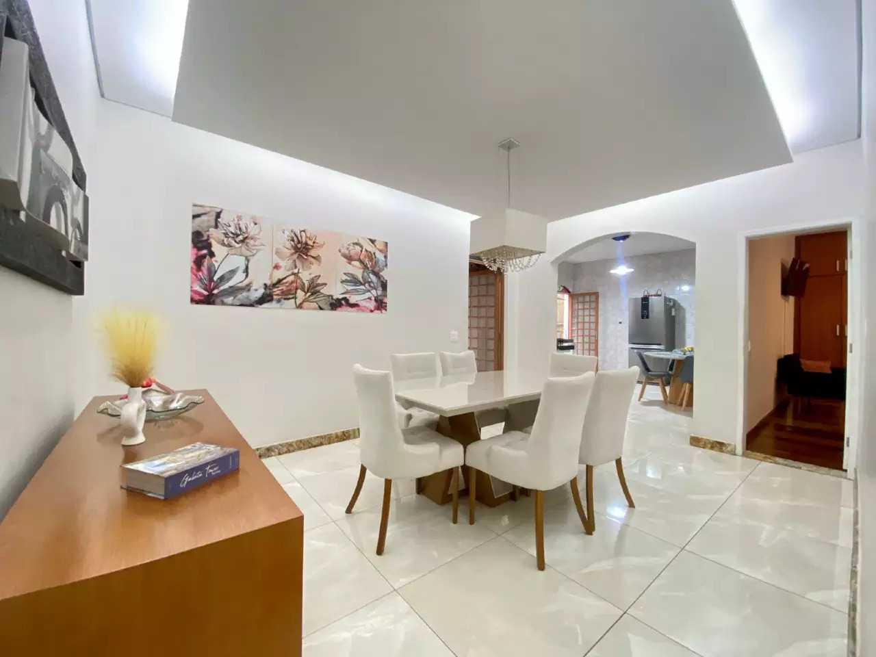 Casa à venda com 4 quartos, 360m² - Foto 3