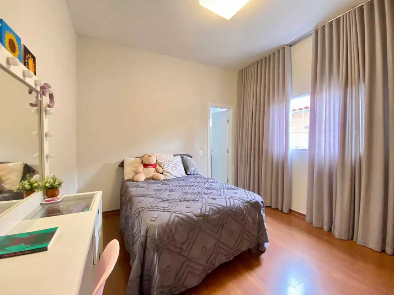 Casa à venda com 4 quartos, 360m² - Foto 8