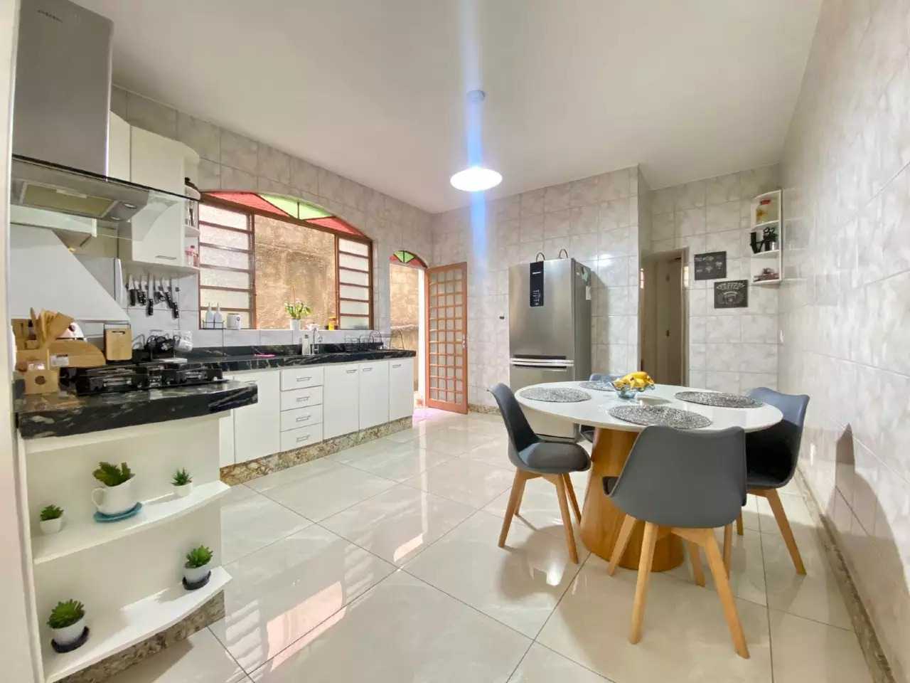 Casa à venda com 4 quartos, 360m² - Foto 14