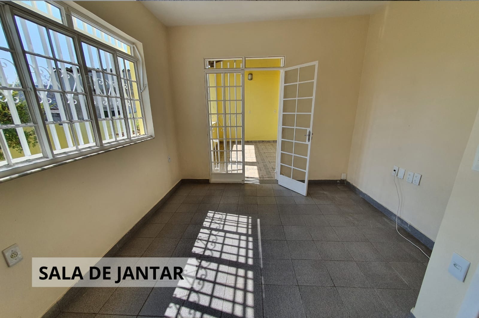 Casa à venda com 3 quartos, 90m² - Foto 12