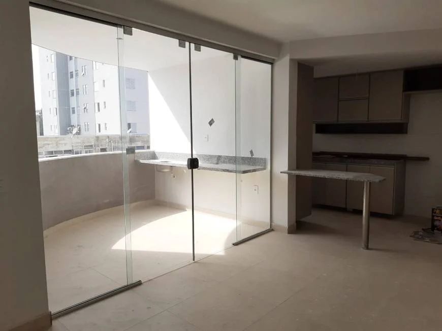 Apartamento à venda com 3 quartos, 78m² - Foto 2