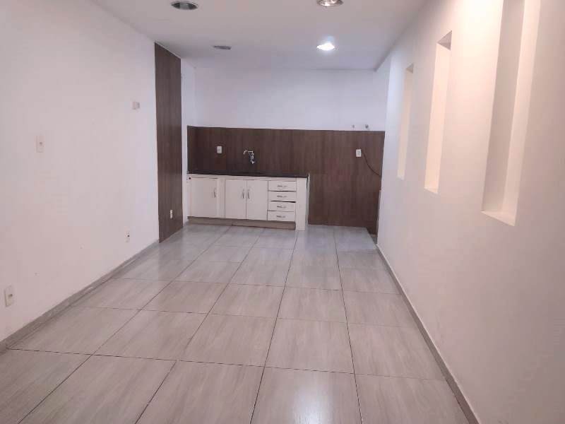 Casa à venda com 4 quartos, 36m² - Foto 2