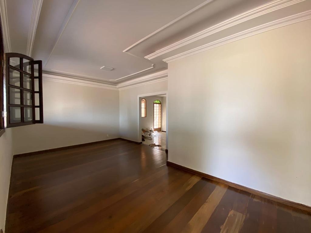 Casa à venda com 4 quartos, 230m² - Foto 4