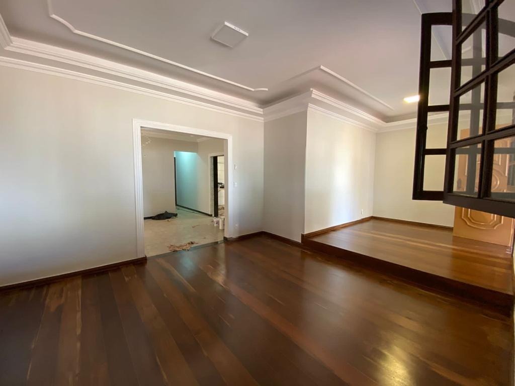 Casa à venda com 4 quartos, 230m² - Foto 5