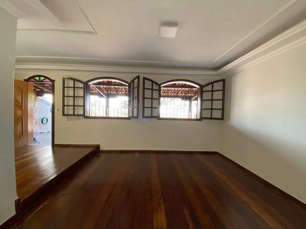 Casa à venda com 4 quartos, 230m² - Foto 6