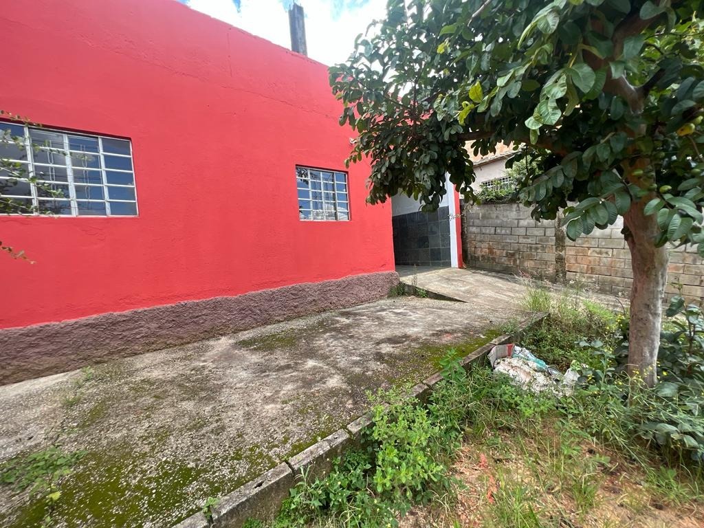 Casa à venda com 3 quartos, 360m² - Foto 1