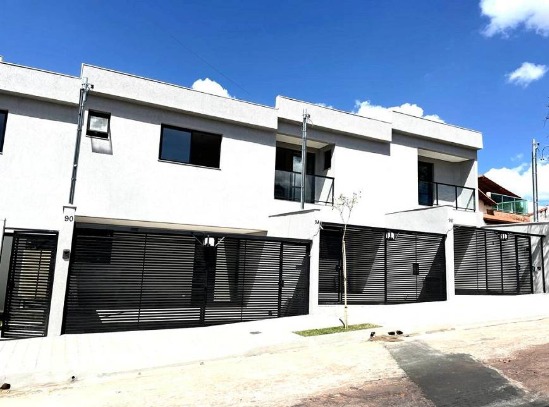 Casa à venda com 3 quartos, 146m² - Foto 1