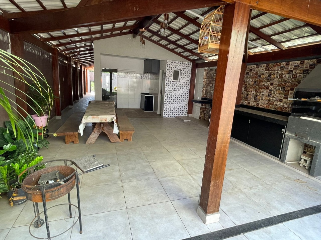 Casa à venda com 3 quartos, 100m² - Foto 1