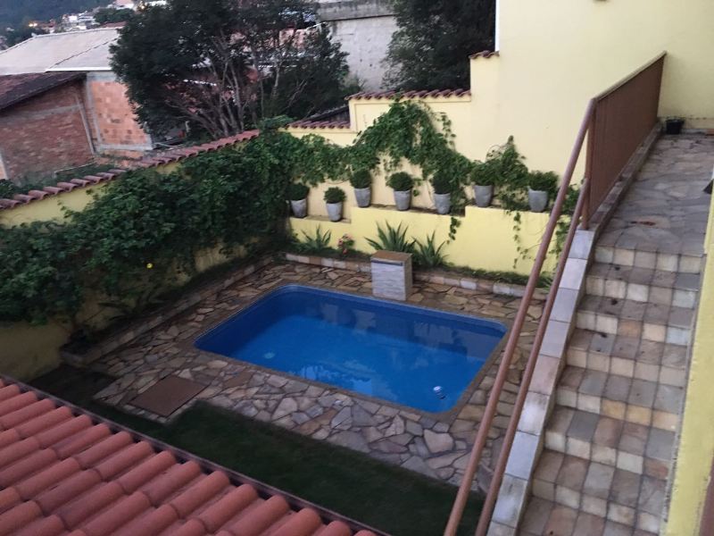 Casa à venda com 4 quartos, 250m² - Foto 1