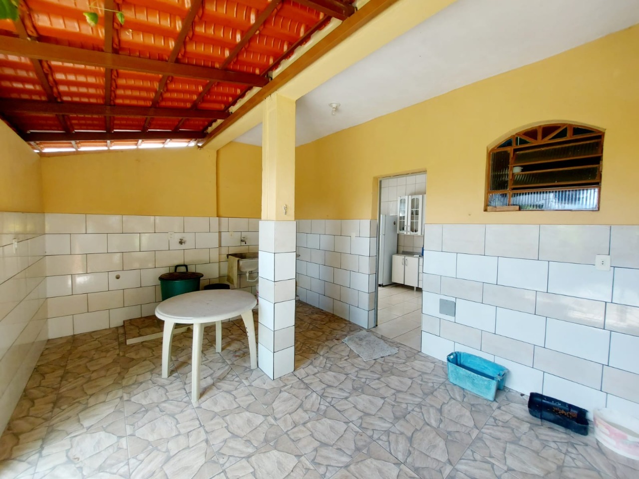 Casa à venda com 3 quartos, 100m² - Foto 4