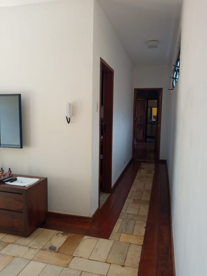 Casa à venda com 5 quartos, 190m² - Foto 13