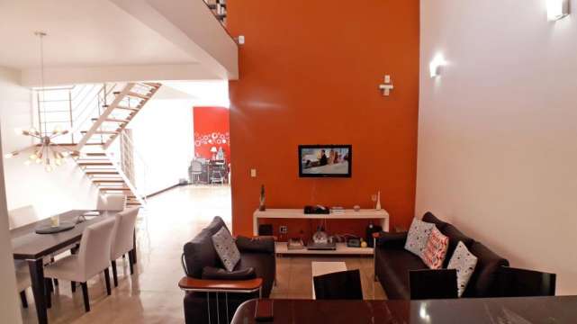 Casa à venda com 3 quartos, 410m² - Foto 1