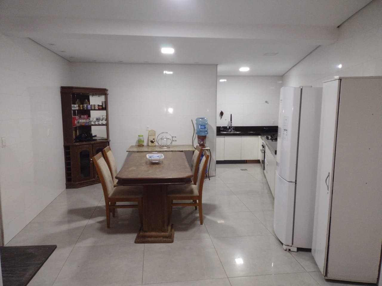 Casa à venda com 4 quartos, 188m² - Foto 1