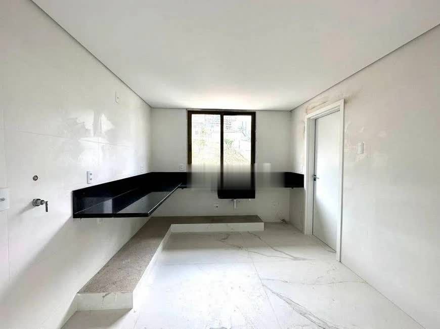 Apartamento à venda com 4 quartos, 156m² - Foto 1