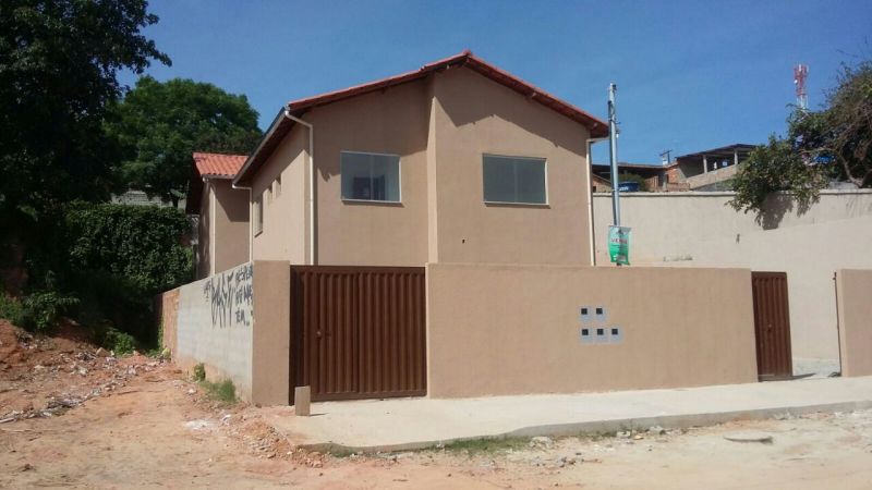 Casa à venda com 2 quartos, 50m² - Foto 1