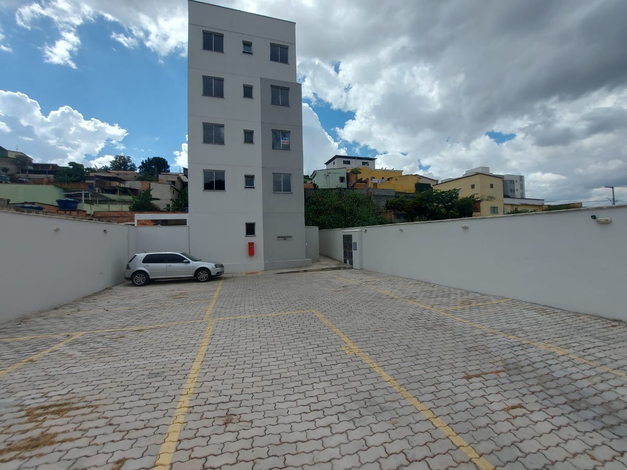 Apartamento à venda com 2 quartos, 61m² - Foto 1