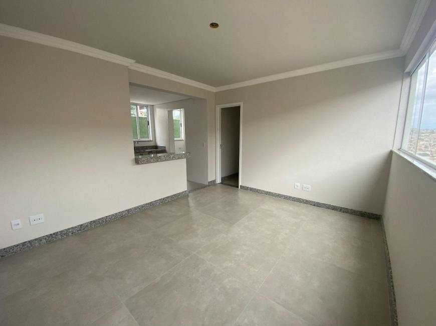 Apartamento à venda com 3 quartos, 68m² - Foto 2