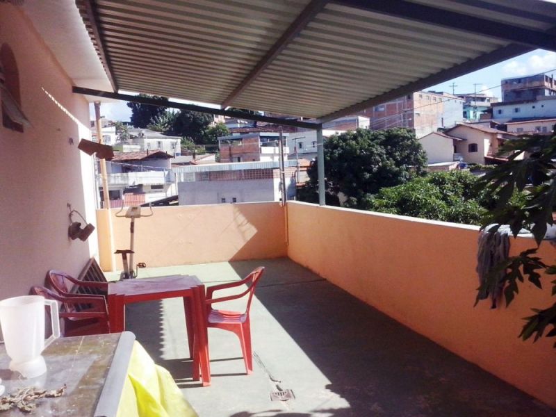 Casa à venda com 4 quartos, 250m² - Foto 3