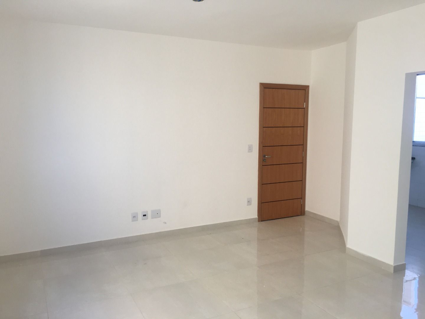 Apartamento à venda com 3 quartos, 75m² - Foto 1