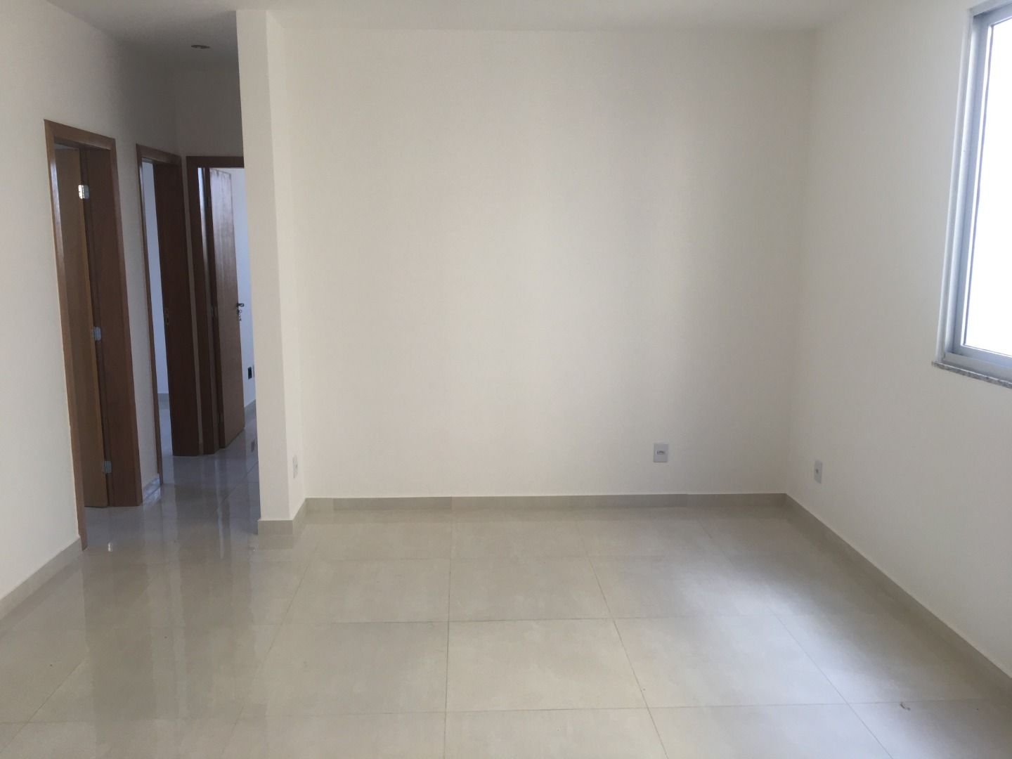 Apartamento à venda com 3 quartos, 75m² - Foto 2