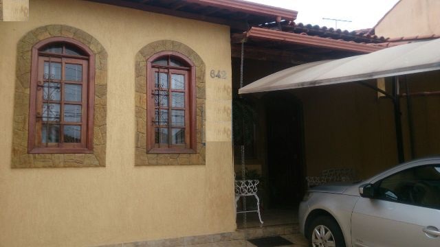 Casa à venda com 3 quartos, 90m² - Foto 1