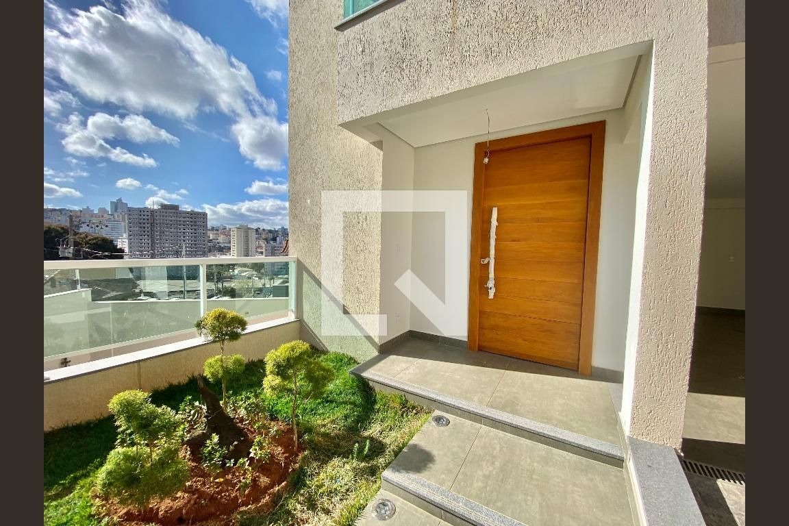 Casa à venda com 3 quartos, 196m² - Foto 1