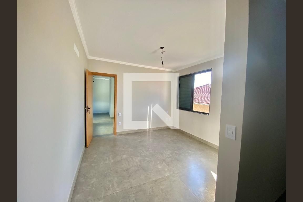 Casa à venda com 4 quartos, 220m² - Foto 4