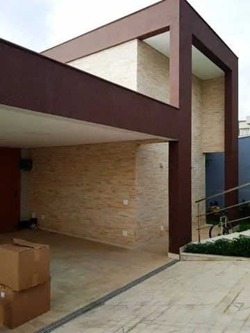 Casa à venda com 4 quartos, 226m² - Foto 1