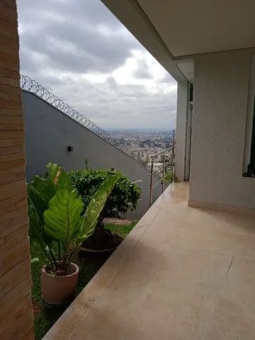 Casa à venda com 4 quartos, 226m² - Foto 3