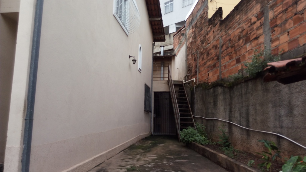 Casa à venda com 3 quartos, 180m² - Foto 4