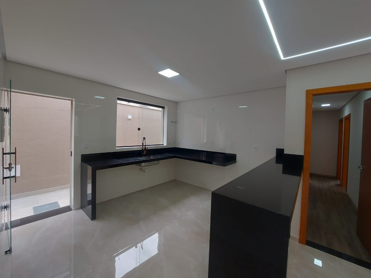 Casa à venda com 4 quartos, 177m² - Foto 5