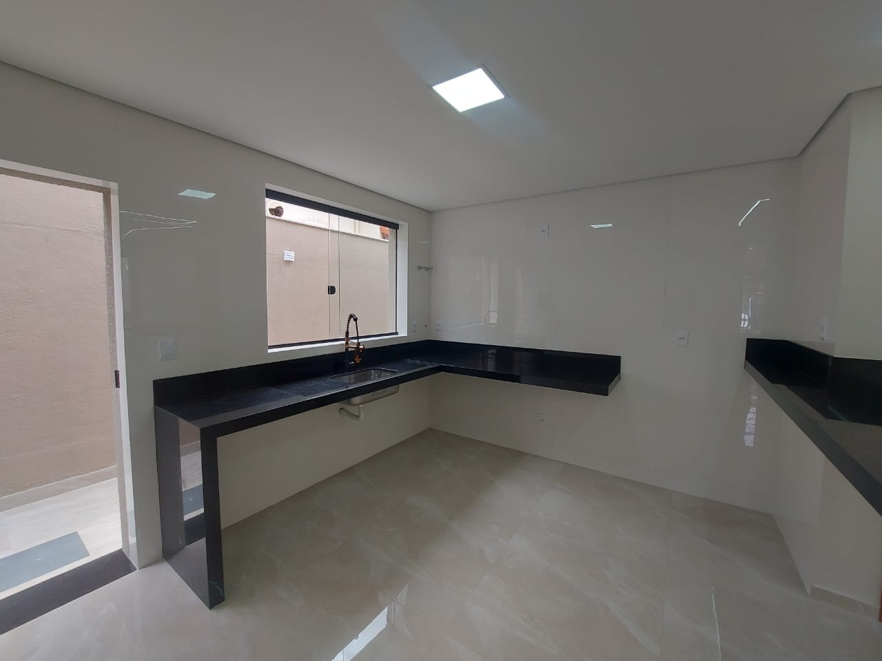 Casa à venda com 4 quartos, 177m² - Foto 6