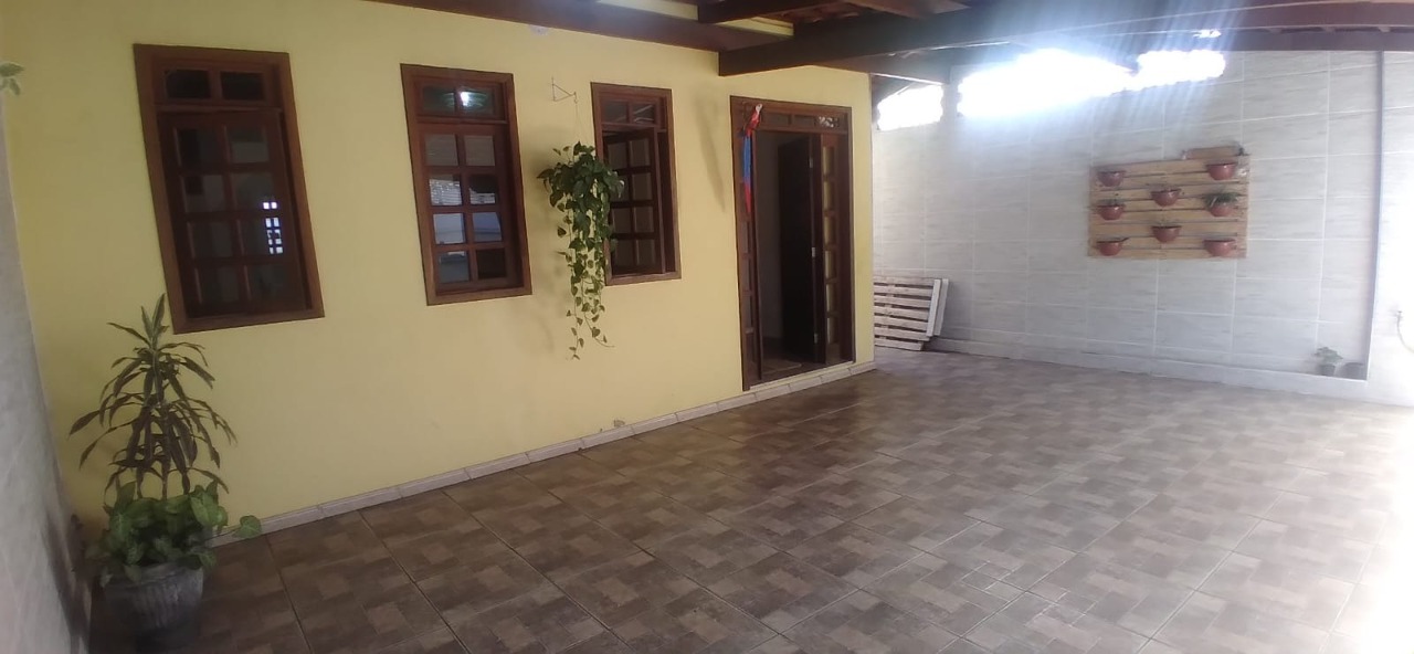 Casa à venda com 3 quartos, 84m² - Foto 1