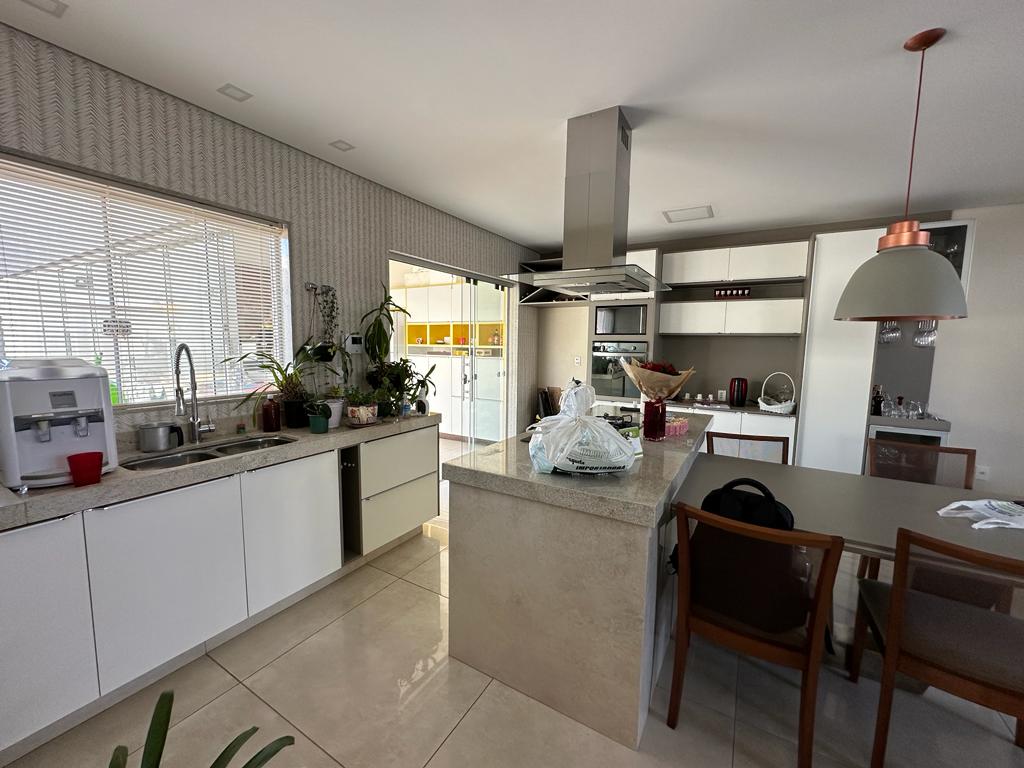 Casa à venda com 3 quartos, 184m² - Foto 9