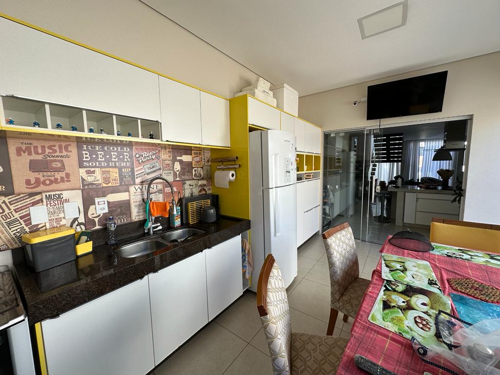 Casa à venda com 3 quartos, 184m² - Foto 5