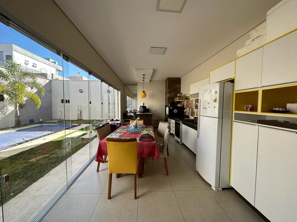 Casa à venda com 3 quartos, 184m² - Foto 4