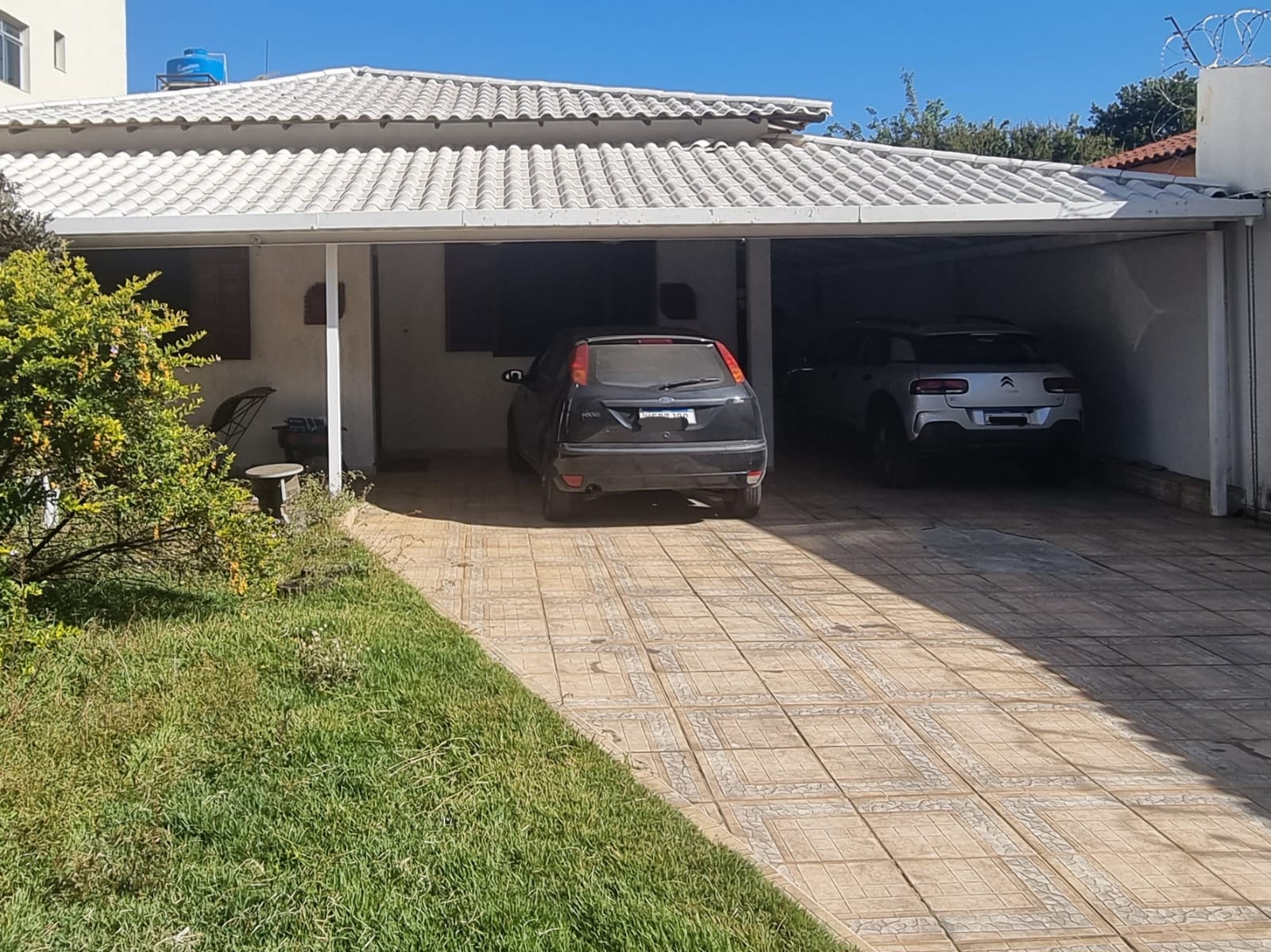 Casa à venda com 3 quartos, 420m² - Foto 1