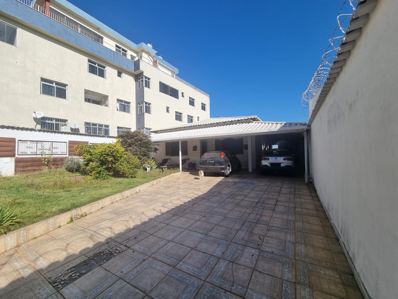 Casa à venda com 3 quartos, 420m² - Foto 2