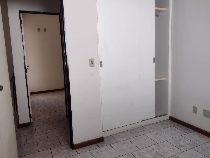 Casa à venda com 2 quartos, 65m² - Foto 13