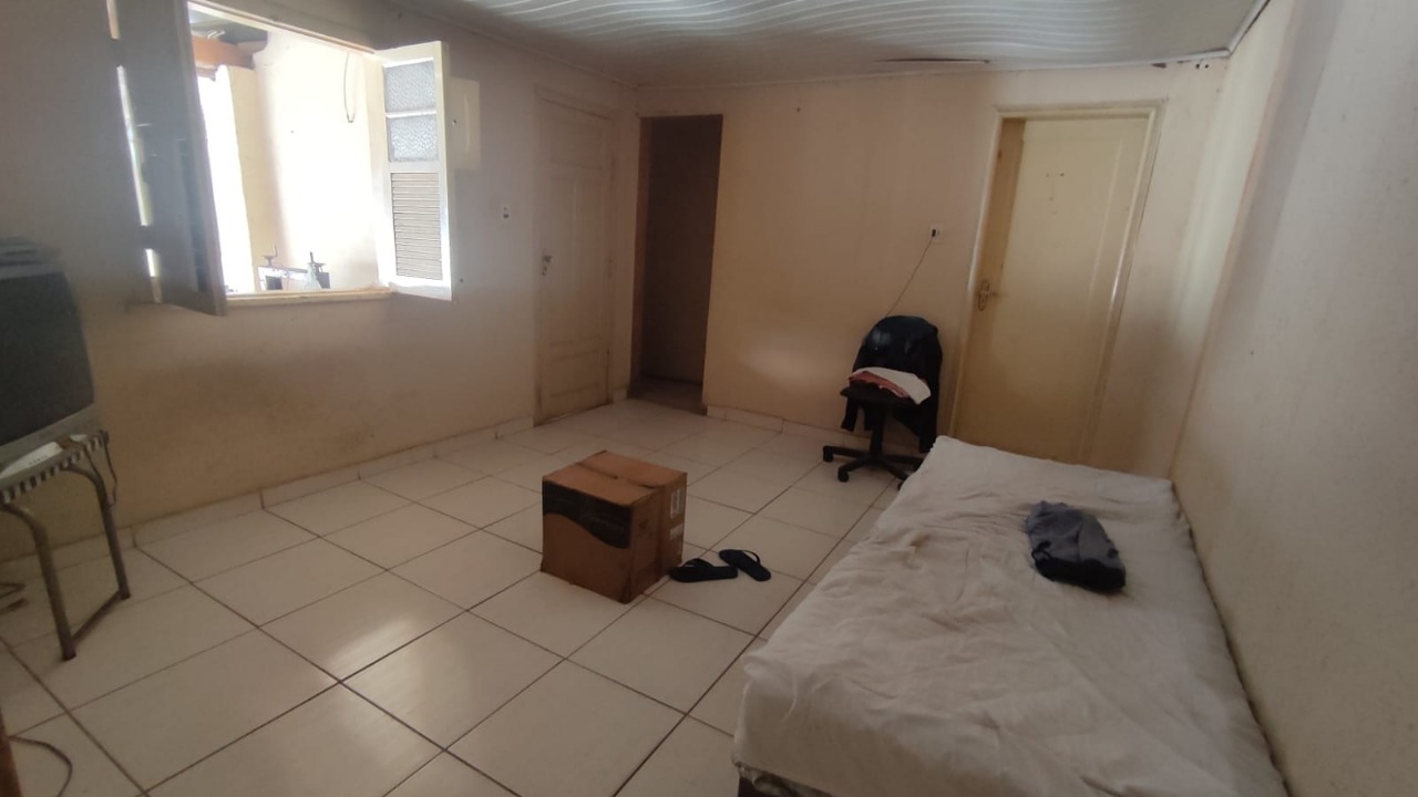 Casa à venda com 2 quartos, 360m² - Foto 11