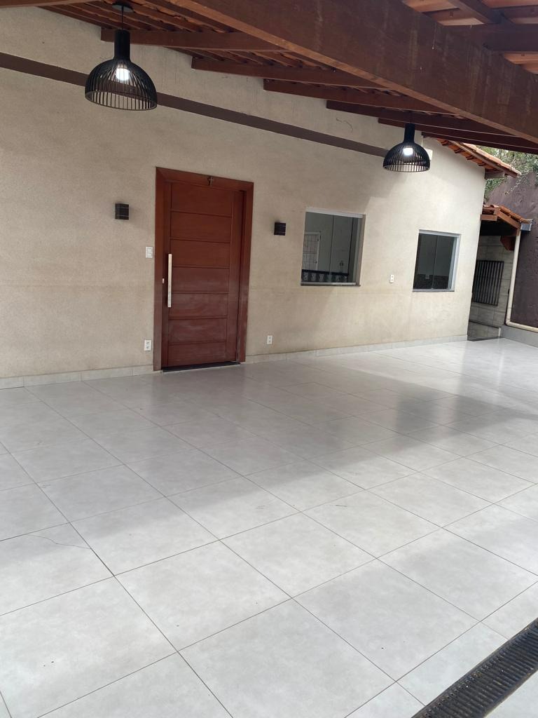 Casa à venda com 3 quartos, 110m² - Foto 1