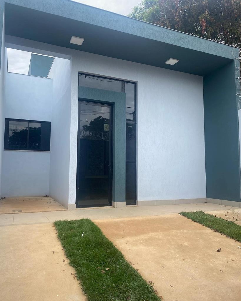 Casa à venda com 3 quartos, 98m² - Foto 1