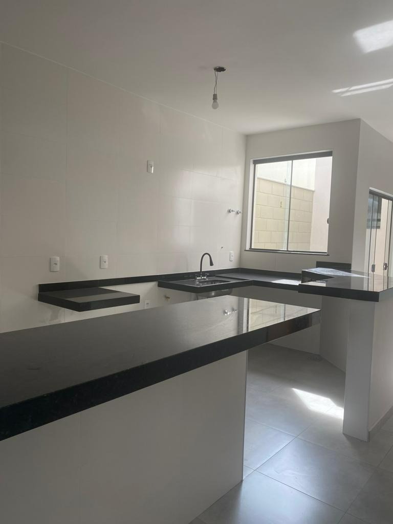 Casa à venda com 3 quartos, 103m² - Foto 2