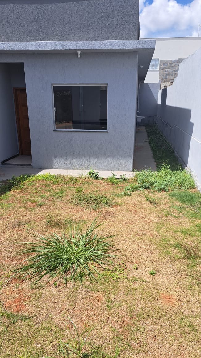 Casa à venda com 2 quartos, 54m² - Foto 1