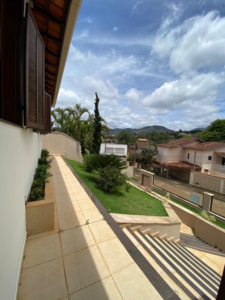 Casa à venda com 4 quartos, 592m² - Foto 2